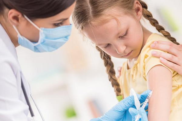SANOFI PASTEUR EVALUA AVANCES EN VACUNACIÓN2