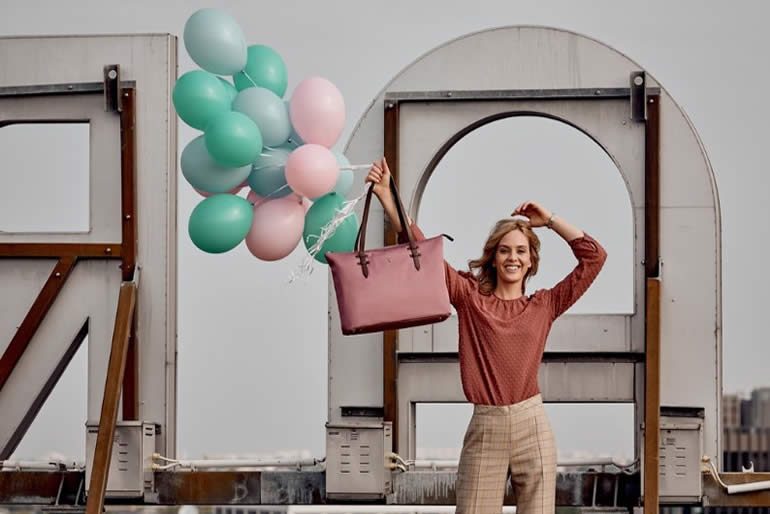 cinco gamas de producto: bolsos, equipo de viaje, accesorios
