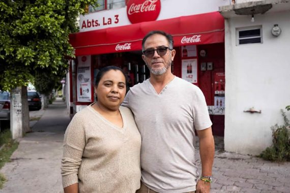 coca-cola-continúa-apoyando-las-tienditas-mexicanas1.jpg