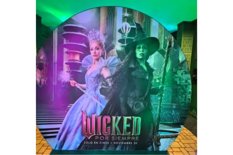 La-activación-de-Wicked-Por-Siempre-que-no-te-puedes-perder-llega-a-Liverpool-Insurgentes-1.jpg