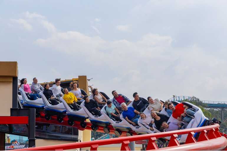 six-flags-mexico-estrena-speedway-stunt-coaster-este-31-de-enero-2.jpg