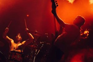 twenty-one-pilots-lleva-su-historico-concierto-en-mexico-a-la-pantalla-grande2.jpg