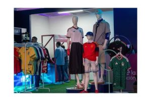 liverpool-lleva-el-futbol-a-perisur-con-fut-fest-en-la-cdmx4.jpg