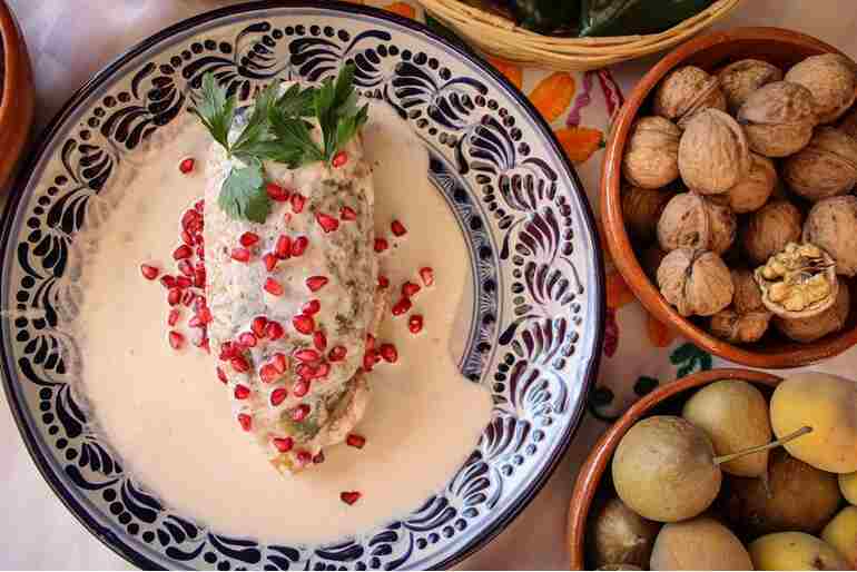 chiles-en-nogada-y-vinos-del-valle-de-guadalupe-para-un-maridaje-de-temporada-1.jpg