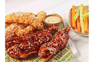 wingstop-lleva-a-sus-clientes-a-nueva-york-con-una-experiencia-de-futbol-americano1.jpg